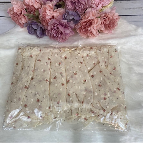 Retro Cream Lingerie Set Top with Panties & Garter - Picture 14 of 15